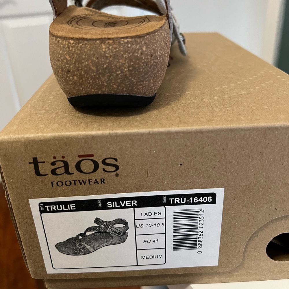 Taos  Trulie Wedge Sandals - NEW NEVER WORN